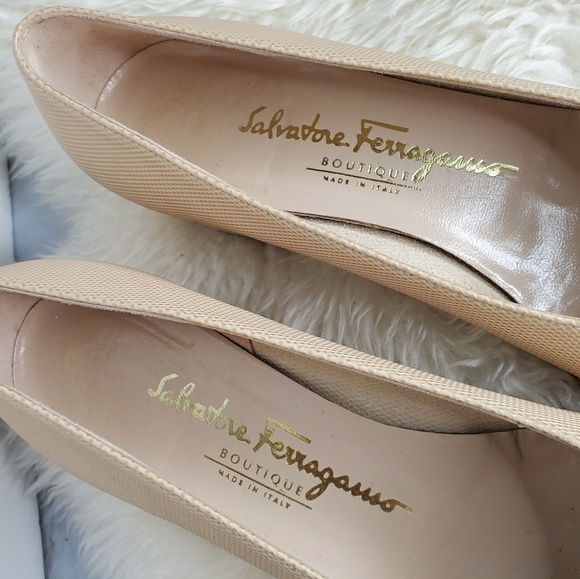 Salvatore Ferragamo Gold Metallic Beige Pumps - Picture 6 of 8